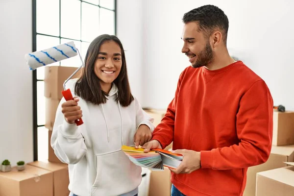 Couple Holding Boxes Box New Home — Stock Photo, Image