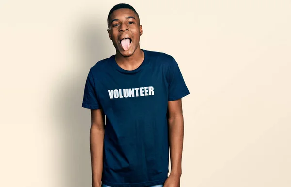 Young African American Man Wearing Volunteer Shirt Sticking Tongue Out — Stock Photo, Image