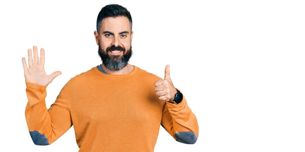 Uomo Ispanico Con Barba Che Indossa Casual Maglione Invernale Mostrando — Foto Stock