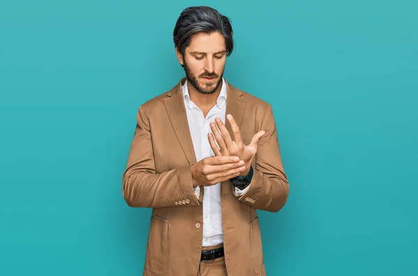 Young Hispanic Man Wearing Business Clothes Suffering Pain Hands Fingers — Stock Photo, Image