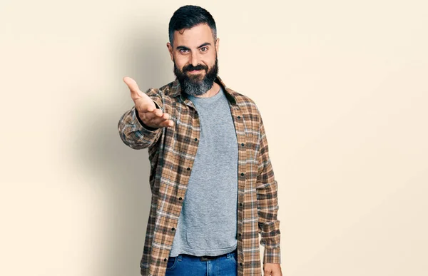 Hispanic Man Beard Wearing Casual Shirt Smiling Friendly Offering Handshake — ストック写真