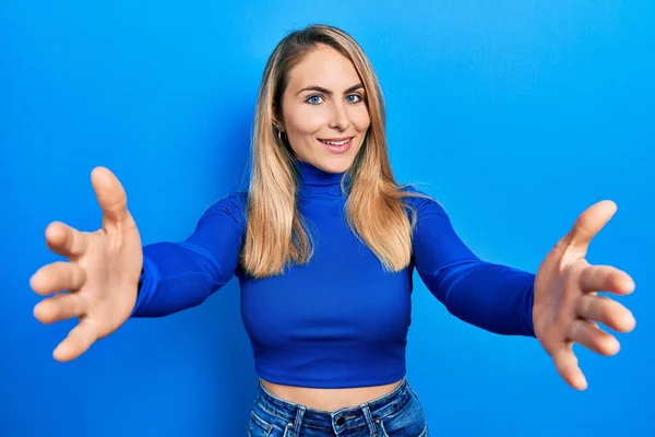 Young Caucasian Woman Wearing Casual Clothes Looking Camera Smiling Open — Stock Photo, Image
