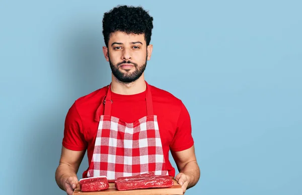 Young Arab Man Beard Holding Board Raw Meat Relaxed Serious — Stock Photo, Image