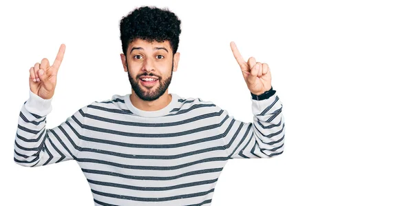 Young Arab Man Beard Wearing Casual Striped Sweater Smiling Amazed — Foto Stock