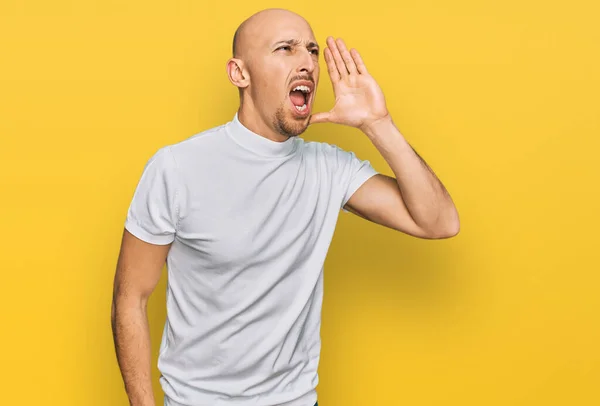 Bald Man Beard Wearing Casual White Shirt Shouting Screaming Loud —  Fotos de Stock