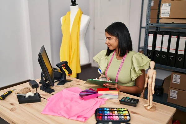 Young Latin Woman Ecommerce Business Worker Choosing Cloth Color Designer — Stock Photo, Image