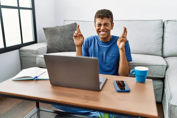 Young Handsome Hispanic Man Using Laptop Sitting Floor Gesturing Finger — Stockfoto