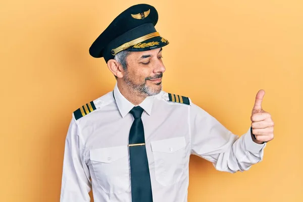 Handsome Middle Age Man Grey Hair Wearing Airplane Pilot Uniform — Zdjęcie stockowe