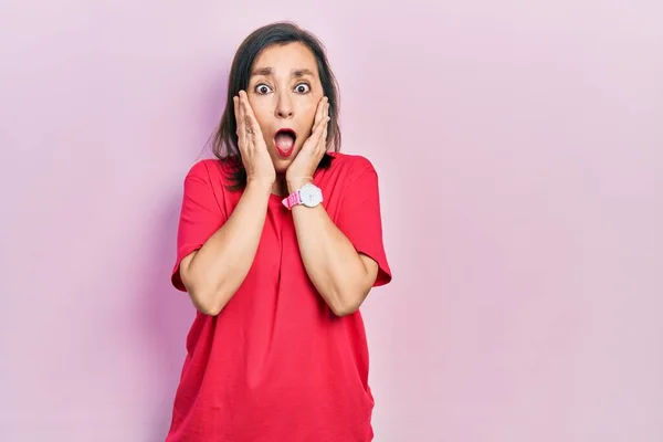 Middle Age Hispanic Woman Wearing Casual Clothes Afraid Shocked Surprise — ストック写真