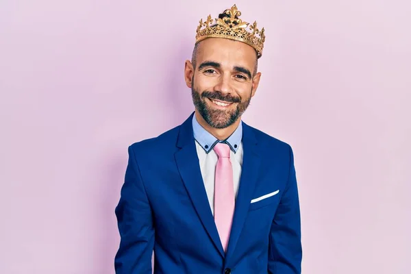 Young Hispanic Man Wearing Business Clothes King Crown Happy Cool — Photo