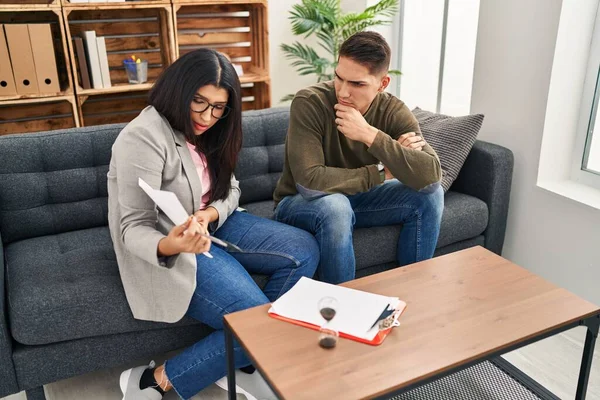 Man Woman Having Psychology Rorscharch Test Clinic — Foto de Stock