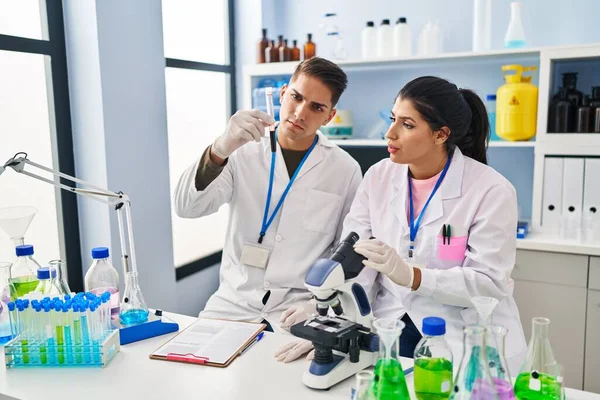 Man Woman Scientists Partners Analysing Blood Test Tube Laboratory — Stock Photo, Image