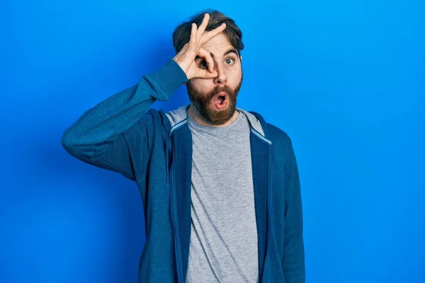 Uomo Caucasico Con Barba Che Indossa Felpa Casual Facendo Gesto — Foto Stock