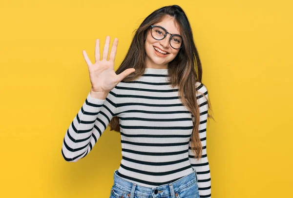 Young Beautiful Teen Girl Wearing Casual Clothes Glasses Showing Pointing — ストック写真