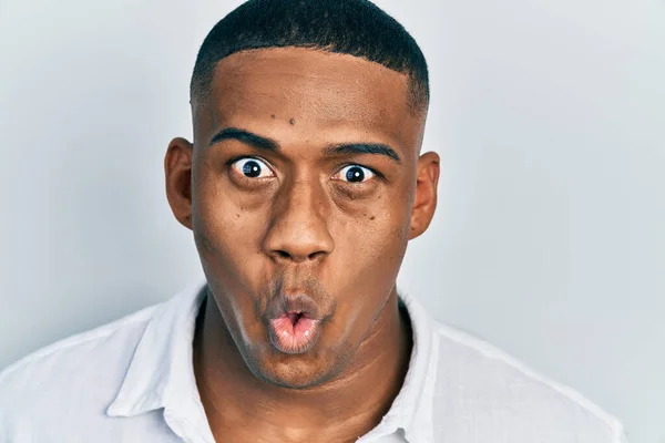 Young Black Man Isolated Background Scared Amazed Open Mouth Surprise — ストック写真