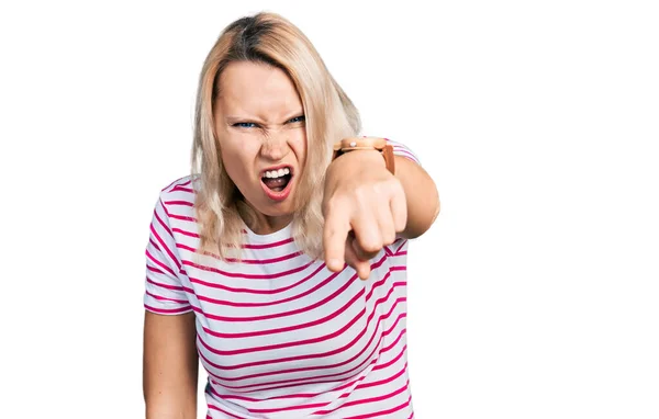 Mujer Caucásica Joven Con Ropa Casual Señalando Disgustado Frustrado Cámara — Foto de Stock