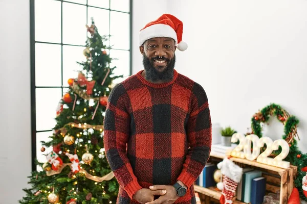 African American Man Wearing Santa Claus Hat Standing Christmas Tree — Fotografia de Stock