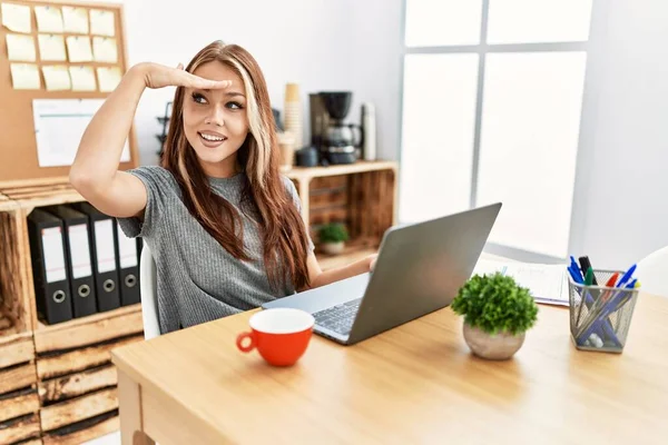 Young Brunette Woman Working Office Laptop Very Happy Smiling Looking — Stock Photo, Image