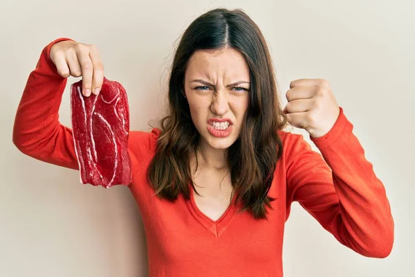 Young Brunette Woman Holding Raw Beef Steak Annoyed Frustrated Shouting — Photo
