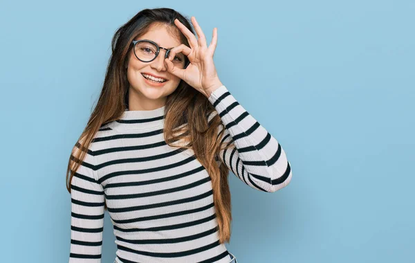 Young Beautiful Teen Girl Wearing Casual Clothes Glasses Doing Gesture — Stockfoto