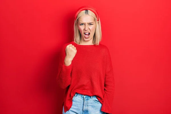 Beautiful Blonde Woman Wearing Casual Red Sweater Angry Mad Raising — 스톡 사진