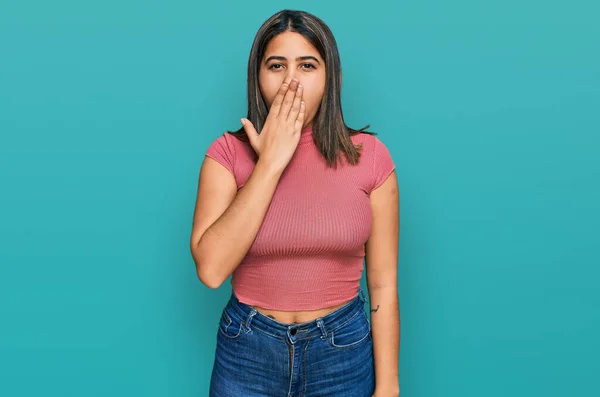 Junge Hispanische Mädchen Lässigem Shirt Gelangweilt Gähnend Müde Mund Mit — Stockfoto