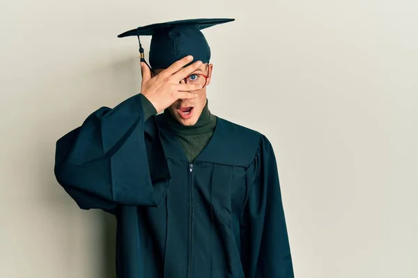 Young Caucasian Man Wearing Graduation Cap Ceremony Robe Peeking Shock — Stock Photo, Image