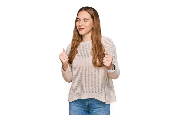 Ung Blond Kvinna Bär Casual Kläder Glada För Framgång Med — Stockfoto
