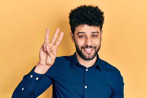 Jonge Arabisch Man Met Baard Casual Shirt Tonen Wijzen Met — Stockfoto
