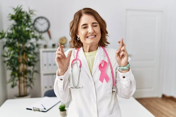 Middle Age Doctor Woman Wearing Pink Cancer Ribbon Uniform Gesturing — Stockfoto