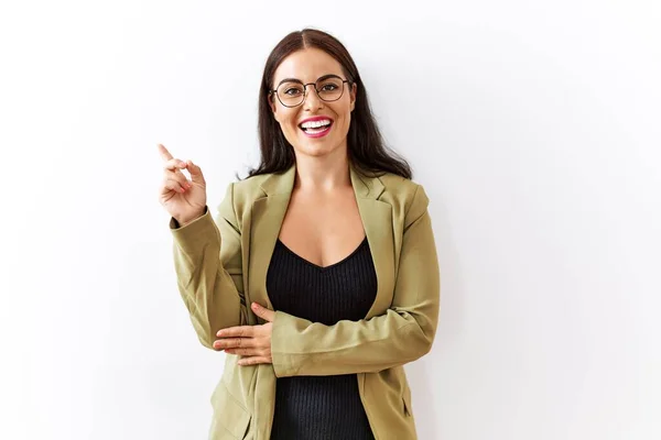 Young Brunette Woman Standing Isolated Background Big Smile Face Pointing — Stock Photo, Image