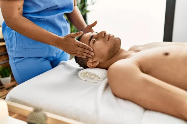 Man Reciving Head Massage Beauty Center — стоковое фото