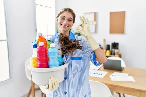 Young Blonde Woman Wearing Cleaner Uniform Holding Cleaning Products Smiling — Stock Photo, Image