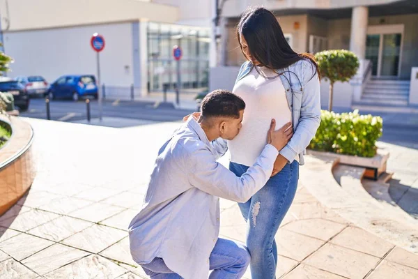 Young Latin Couple Expecting Baby Kissing Belly Park — Fotografia de Stock