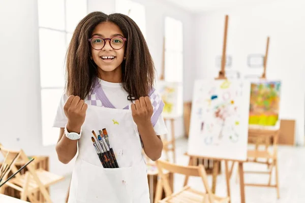 Young African American Girl Painting Art Studio Screaming Proud Celebrating — ストック写真