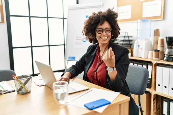 African American Woman Afro Hair Working Office Wearing Operator Headset — Stock Photo, Image