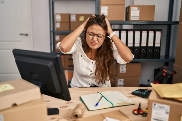 Mujer Hispana Joven Que Trabaja Comercio Electrónico Pequeñas Empresas Que —  Fotos de Stock