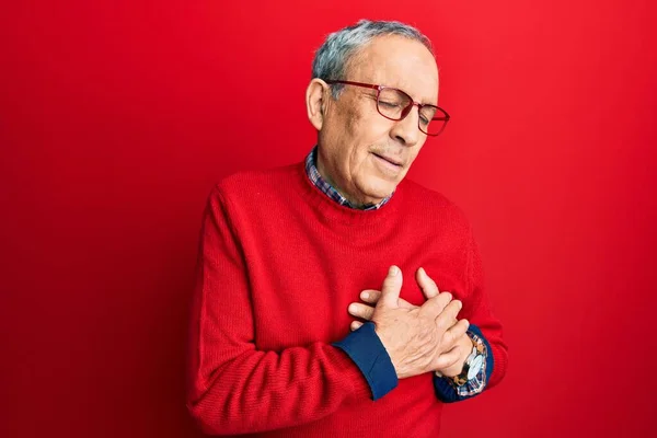 Bel Homme Âgé Aux Cheveux Gris Portant Des Vêtements Décontractés — Photo