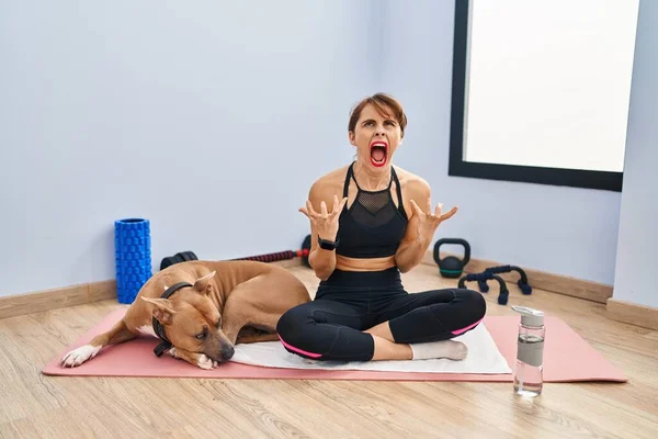 Young Beautiful Woman Sitting Yoga Mat Crazy Mad Shouting Yelling — Stock Photo, Image