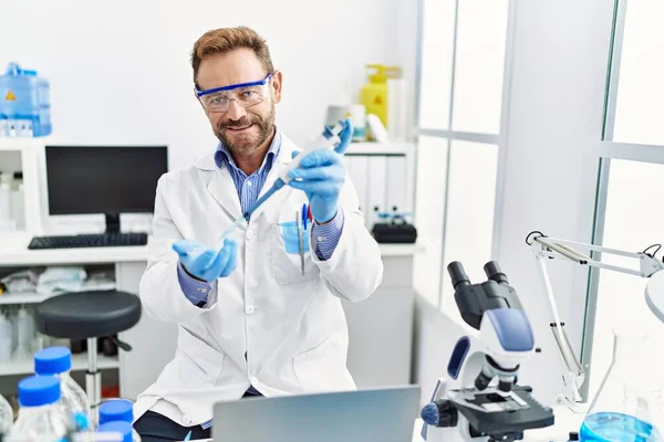 Middle Age Hispanic Man Wearing Scientist Uniform Working Laboratory — Stock Photo, Image
