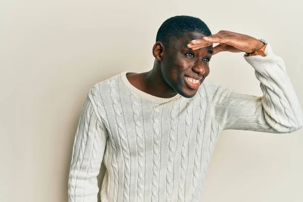 Jeune Homme Afro Américain Portant Des Vêtements Décontractés Très Heureux — Photo