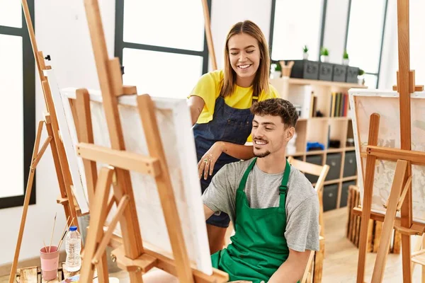 Young Hispanic Artist Couple Smiling Happy Drawing Art Studio — ストック写真