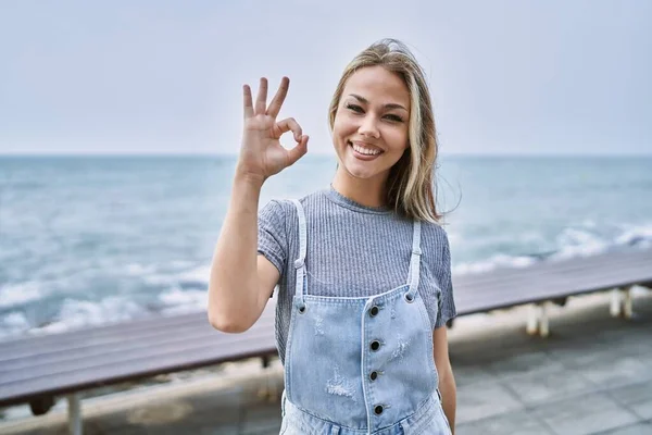 Young Caucasian Woman Outdoors Smiling Positive Doing Sign Hand Fingers — Stock Photo, Image