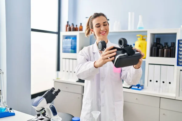 Young Woman Wearing Scientist Uniform Holding Virtual Reality Goggles Laboratory — ストック写真