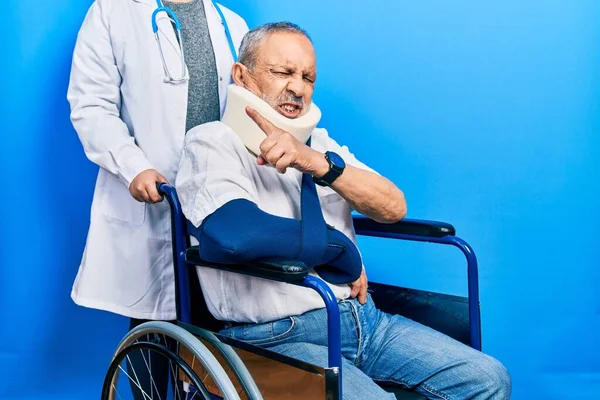 Bel Homme Âgé Avec Barbe Assis Sur Fauteuil Roulant Avec — Photo