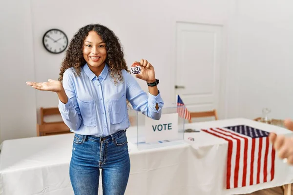 Beautiful Hispanic Woman Standing Political Campaign Voting Ballot Pointing Aside — Stock Photo, Image
