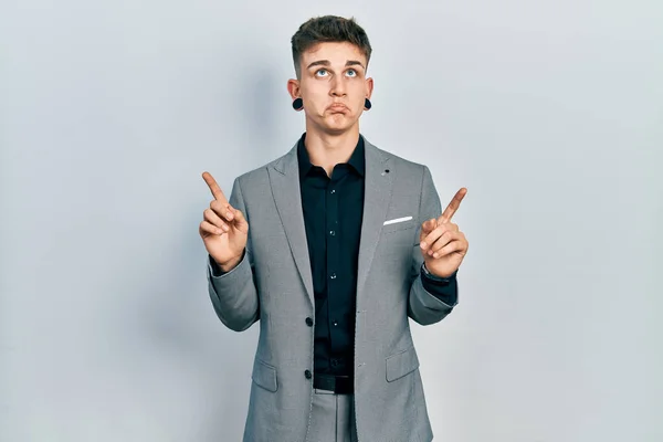 Young Caucasian Boy Ears Dilation Wearing Business Jacket Pointing Looking — Foto de Stock