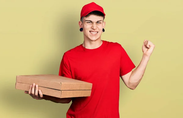 Young Caucasian Boy Ears Dilation Holding Delivery Pizza Box Screaming — Stock Photo, Image