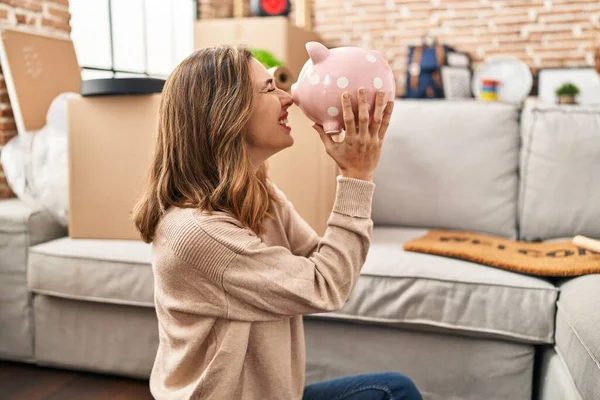 Young Woman Smiling Confident Holding Piggy Bank New Home — Φωτογραφία Αρχείου