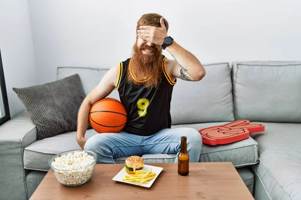 Caucasian Man Long Beard Holding Basketball Ball Cheering Game Smiling — Stock Photo, Image